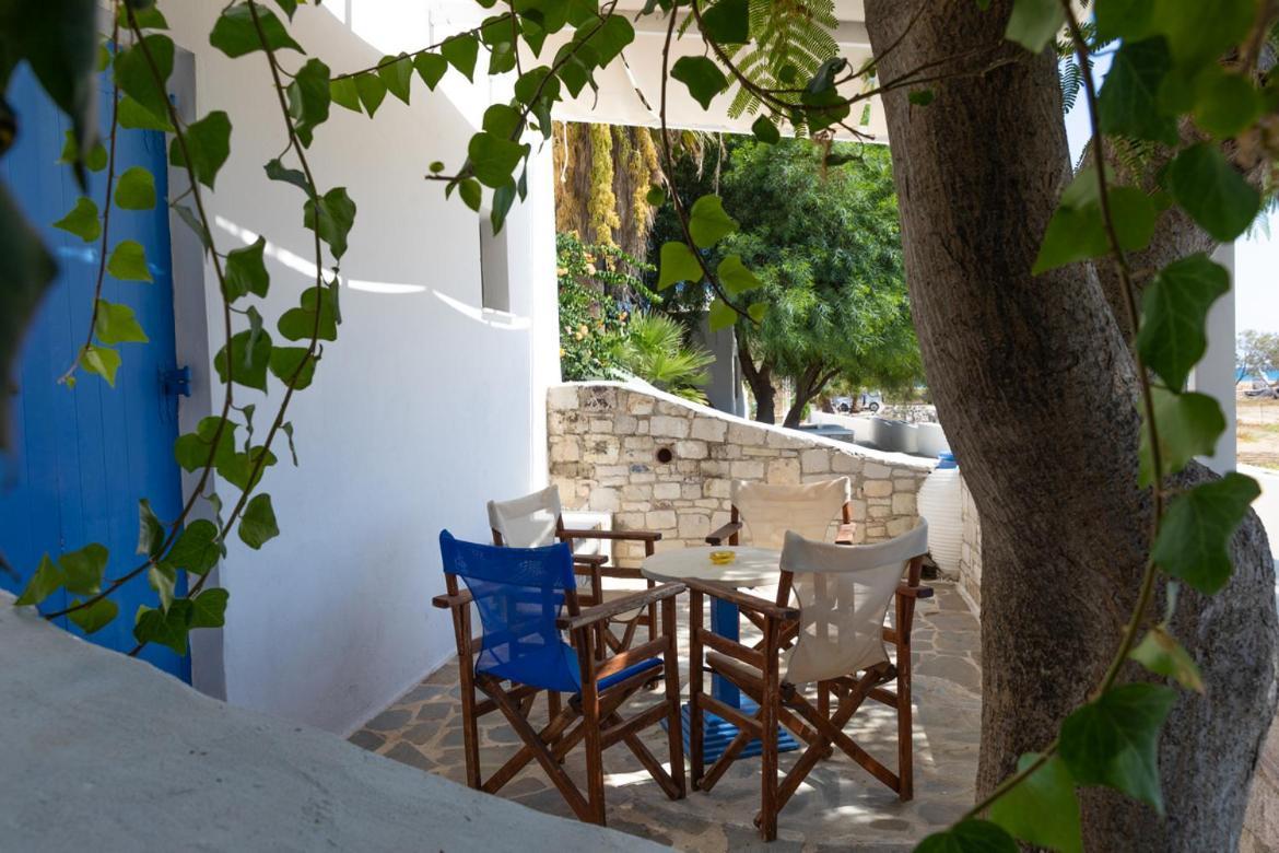 Sardis Rooms Kímolos Exterior foto